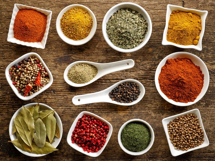 Various fat burning herbs and spices in bowls