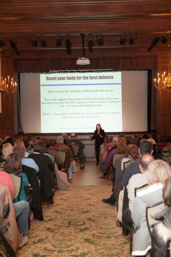 Dr. Kellyann talking in front of an audience