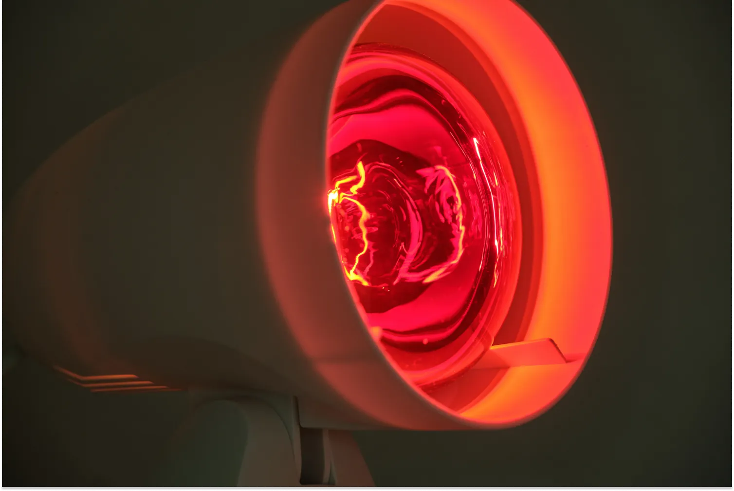 Red Light Therapy: Benefits, Risks and Uses