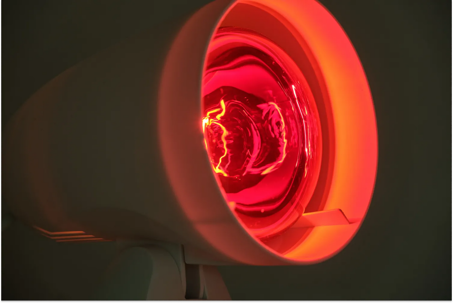 Red Light Therapy: Benefits, Risks and Uses