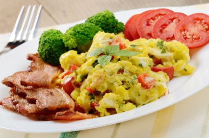Scrambled eggs with broccoli and tomato
