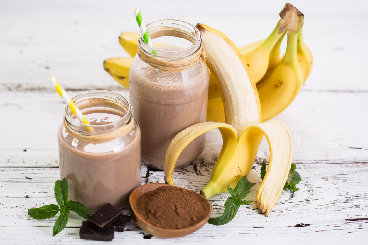 chocolate shake with bananas on side