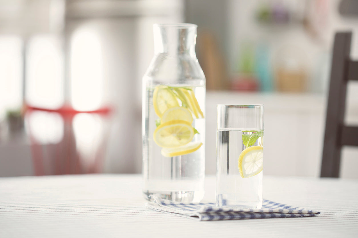 Beber agua de limón: mito o debe?