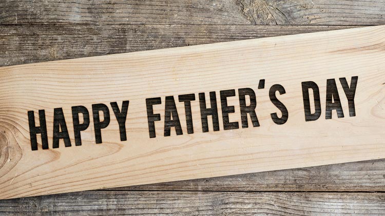 Six façons de faire sentir un gars extra-spécial la fête des pères